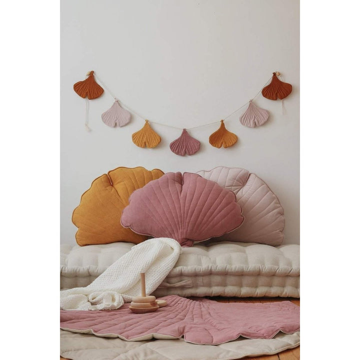 "Dirty Pink" linned Ginkgo Leaf Pude