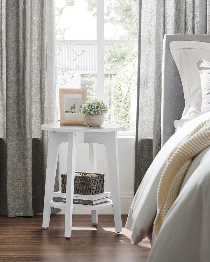 Stilfuldt og funktionelt sidebord med hvid finish