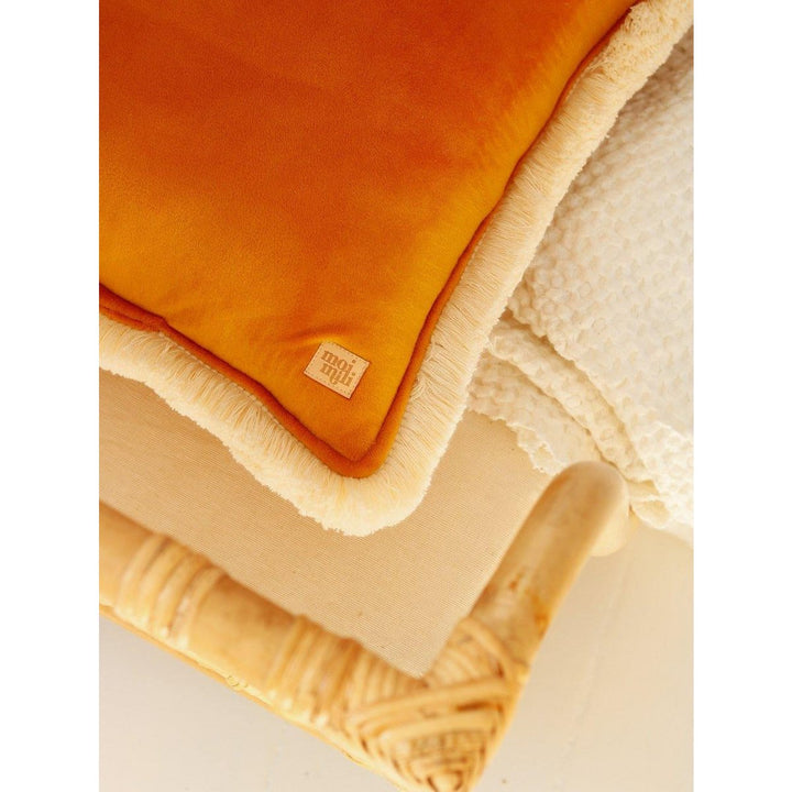 "Sennep" blød fløjlspude med frynser