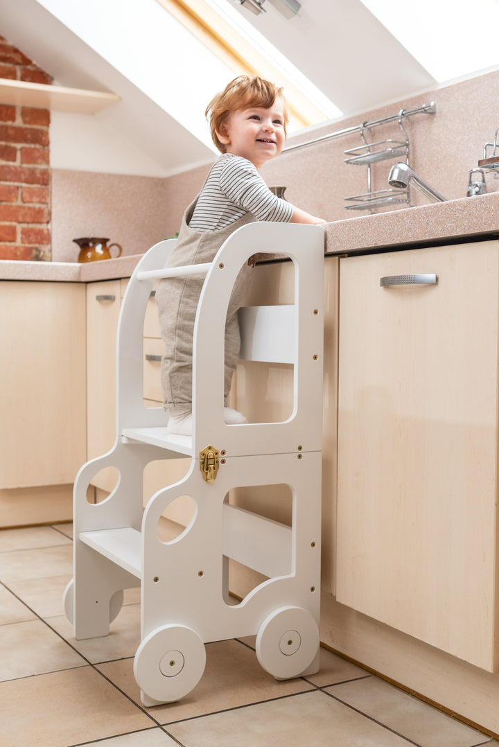 Køkkentrappe / montessori-læringstårn: bord, stol og trappe i ét til barn, hvid