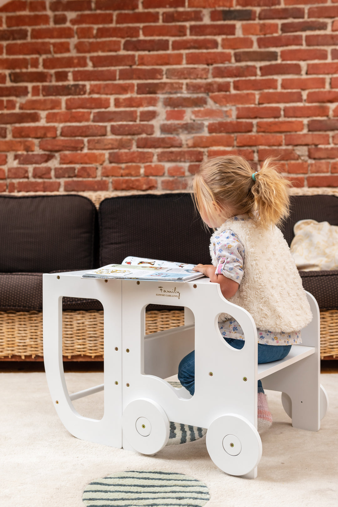 Køkkentrappe / montessori-læringstårn: bord, stol og trappe i ét til barn, hvid