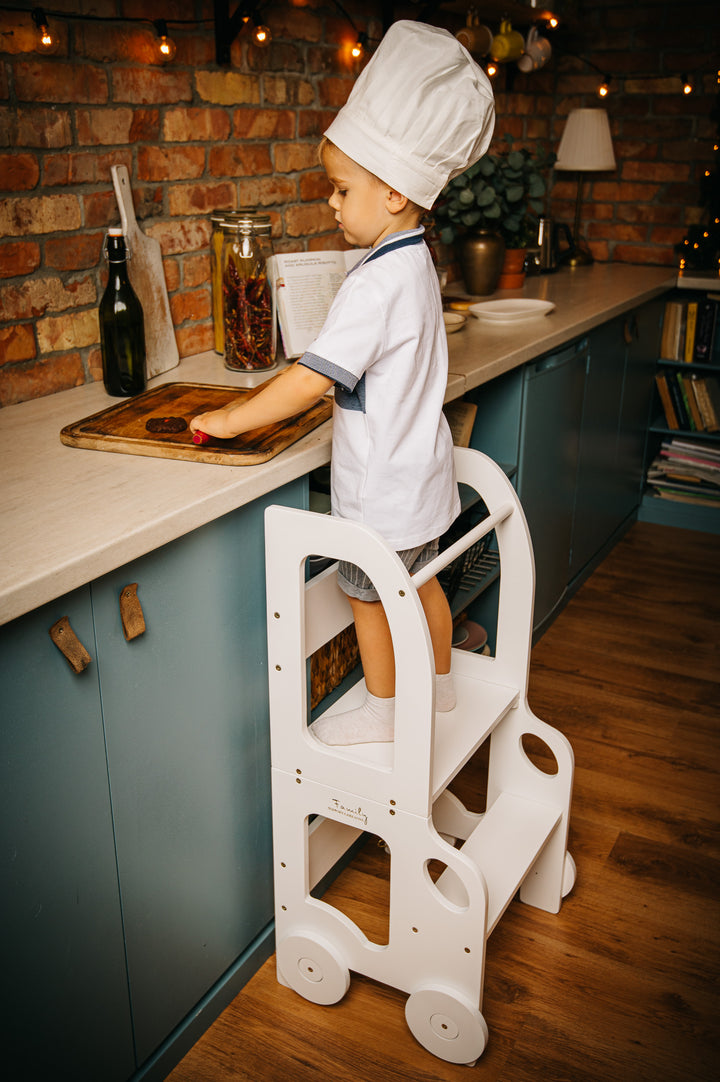 Køkkentrappe / montessori-læringstårn: bord, stol og trappe i ét til barn, hvid