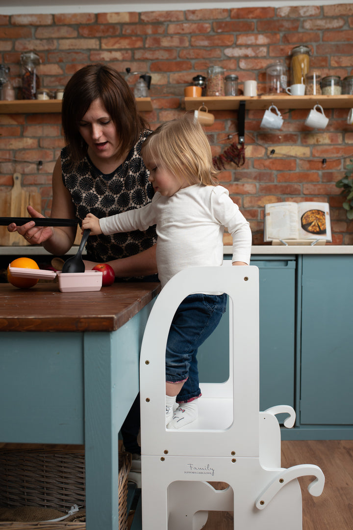 Montessori køkkentrappe til barn, hvid