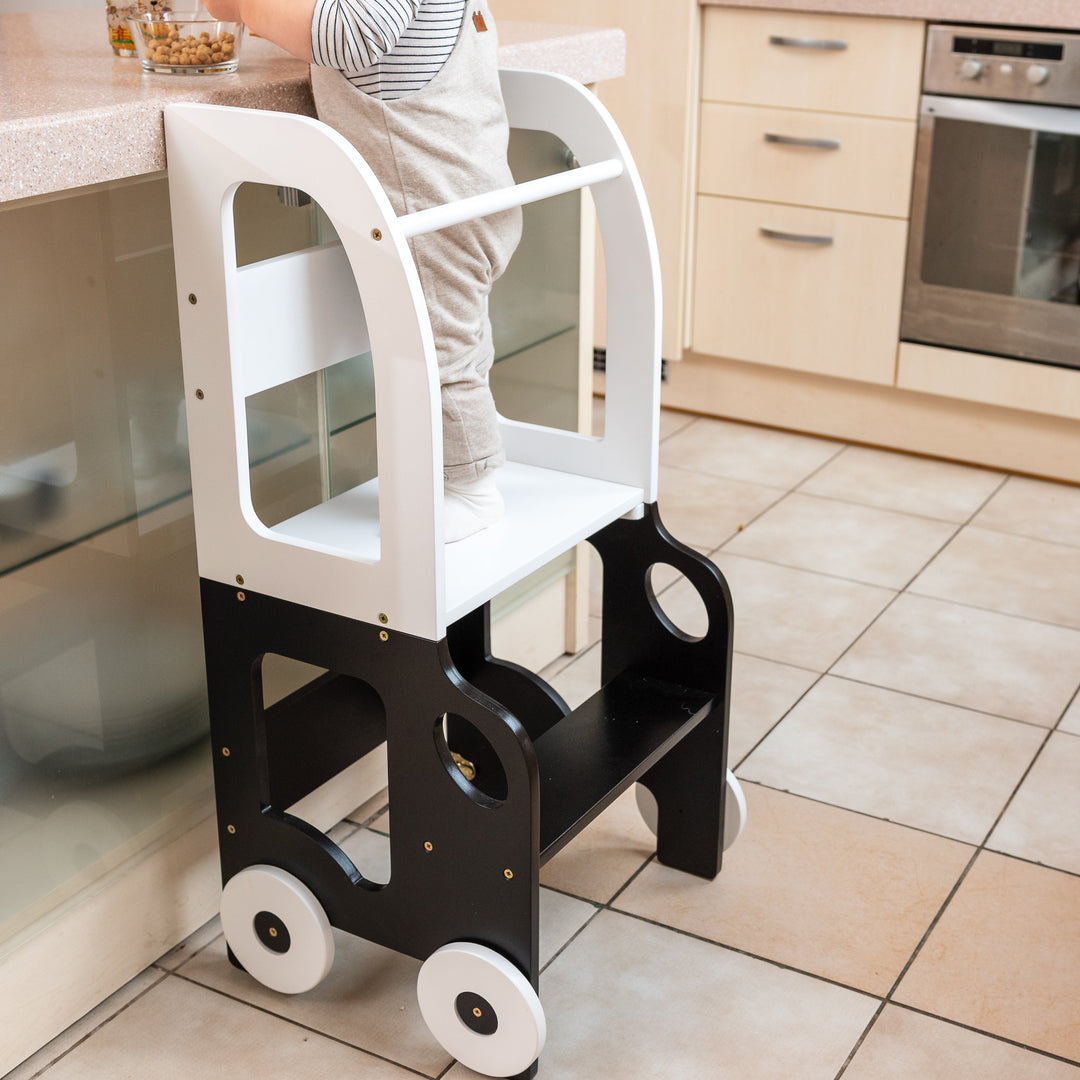 Køkkentrappe / montessori-læringstårn: bord, stol og trappe i ét til barn, hvid og sort
