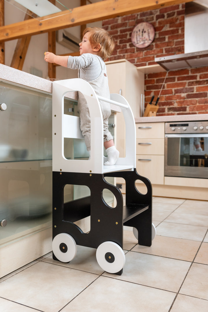 Køkkentrappe / montessori-læringstårn: bord, stol og trappe i ét til barn, hvid og sort