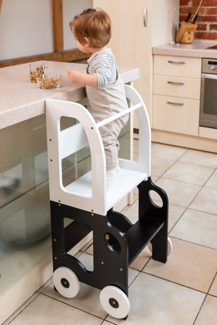 Køkkentrappe / montessori-læringstårn: bord, stol og trappe i ét til barn, hvid og sort