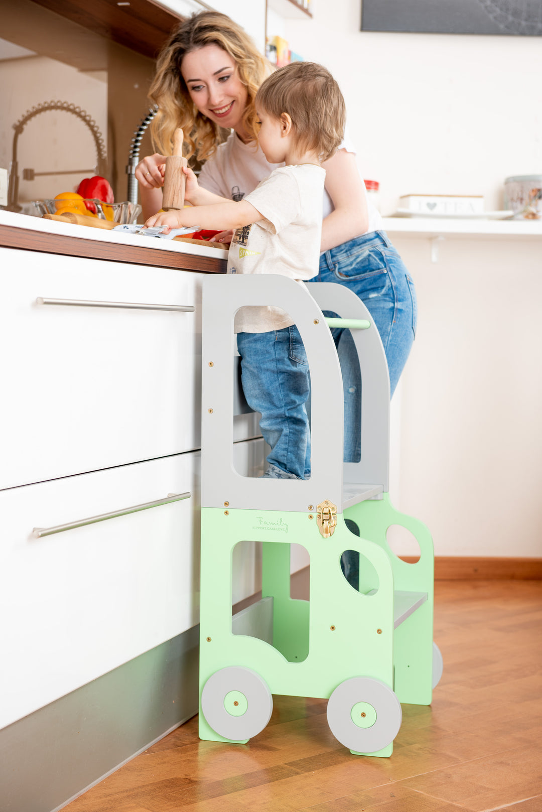 Køkkentrappe / montessori-læringstårn: bord, stol og trappe i ét til barn, grøn og grå