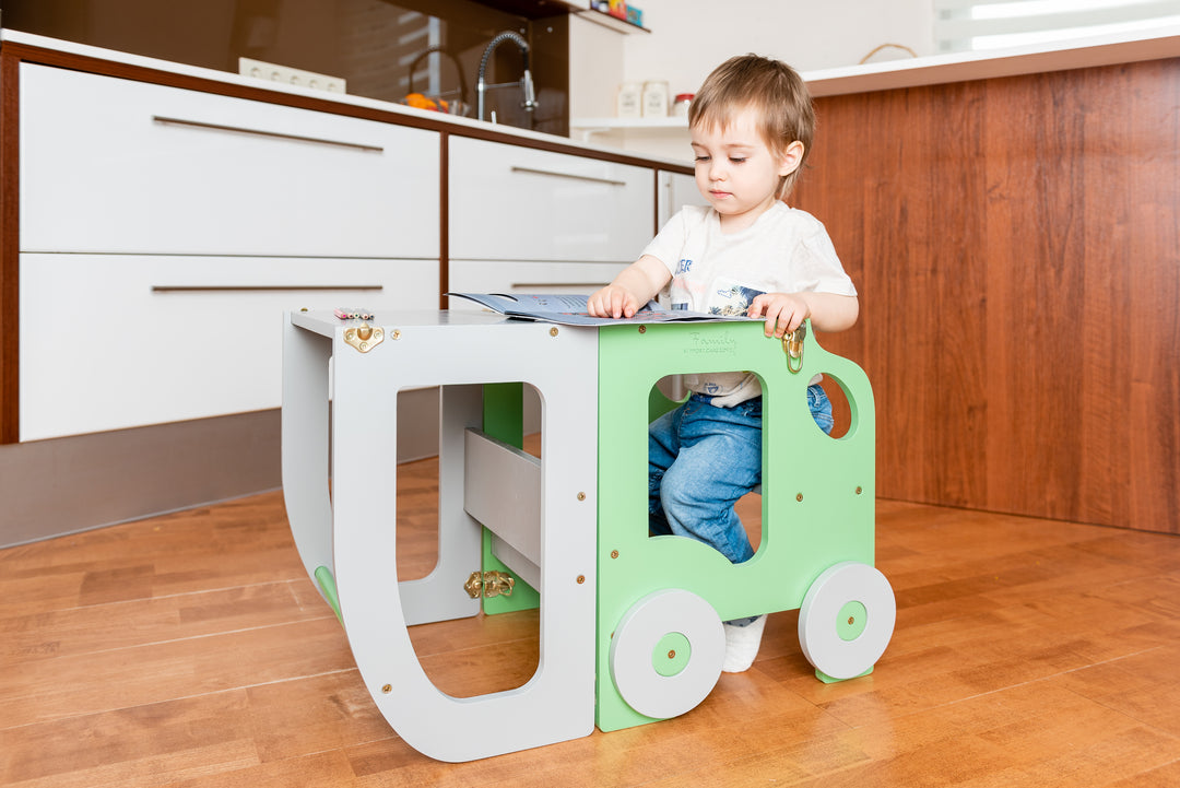 Køkkentrappe / montessori-læringstårn: bord, stol og trappe i ét til barn, grøn og grå