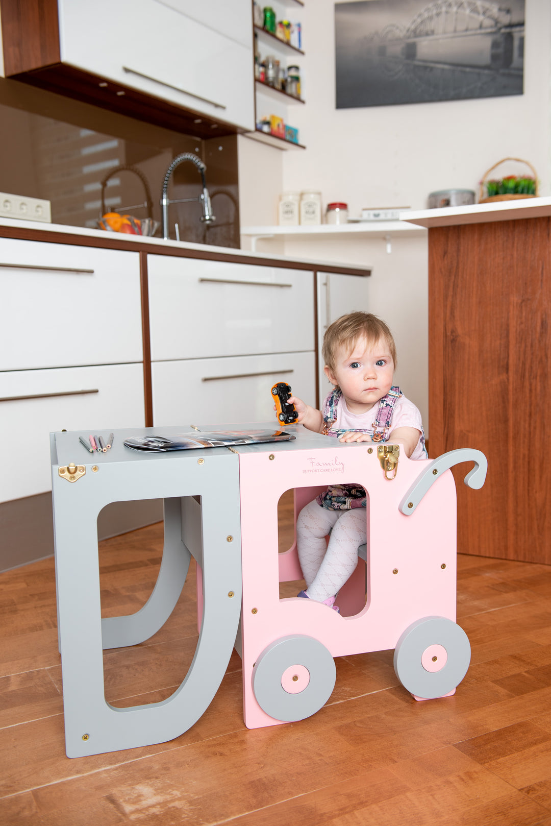 Montessori køkkentrappe til barn, pink og grå