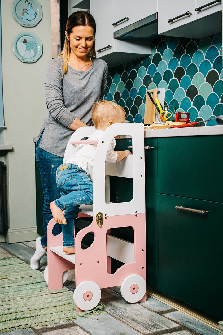 Køkkentrappe / montessori-læringstårn: bord, stol og trappe i ét til barn, hvid og pink