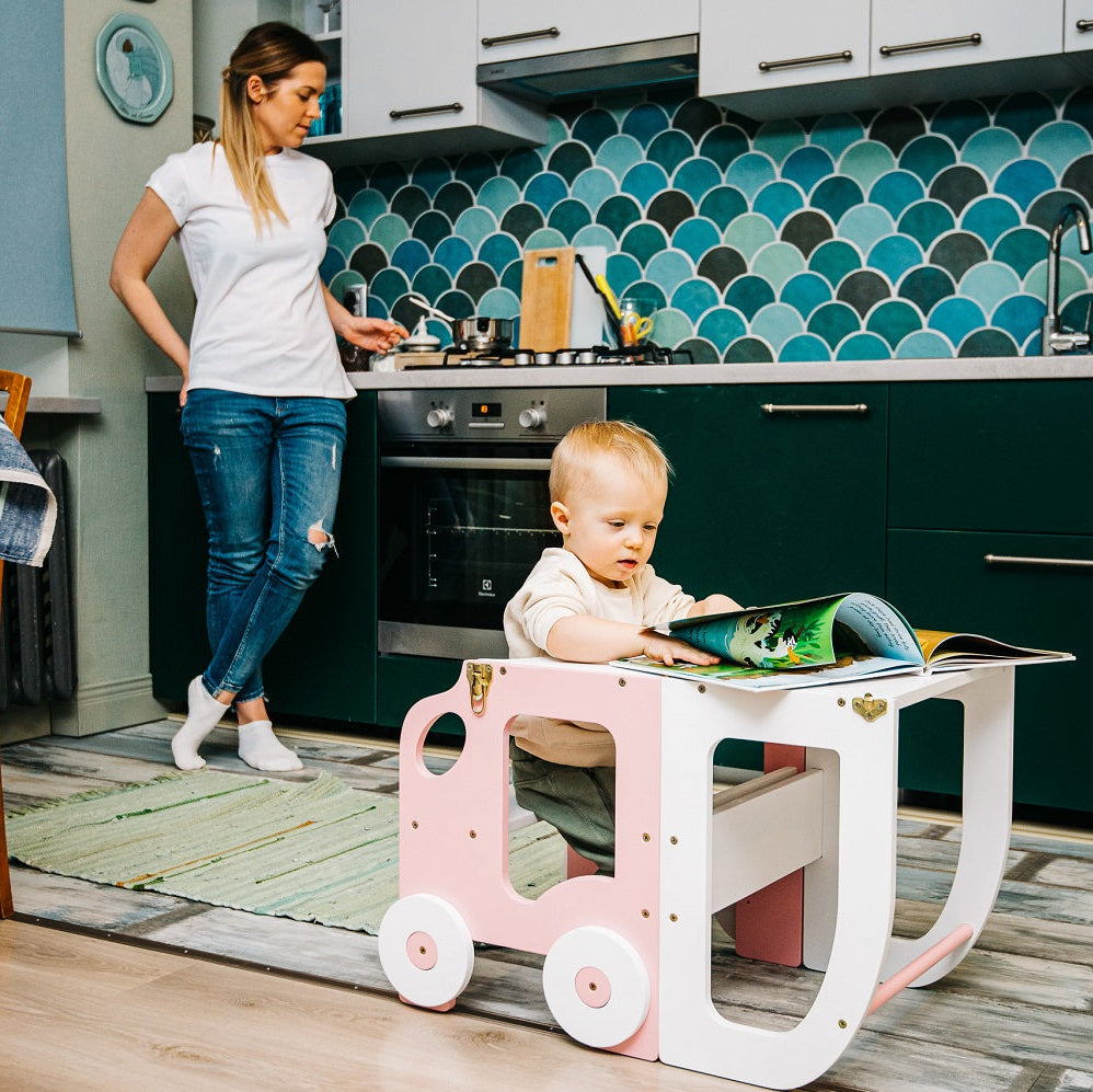 Køkkentrappe / montessori-læringstårn: bord, stol og trappe i ét til barn, hvid og pink