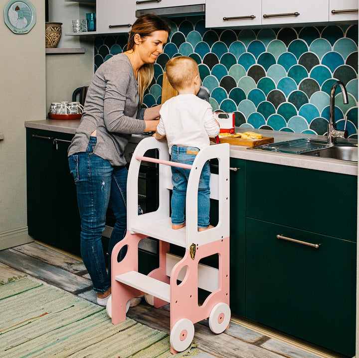 Køkkentrappe / montessori-læringstårn: bord, stol og trappe i ét til barn, hvid og pink