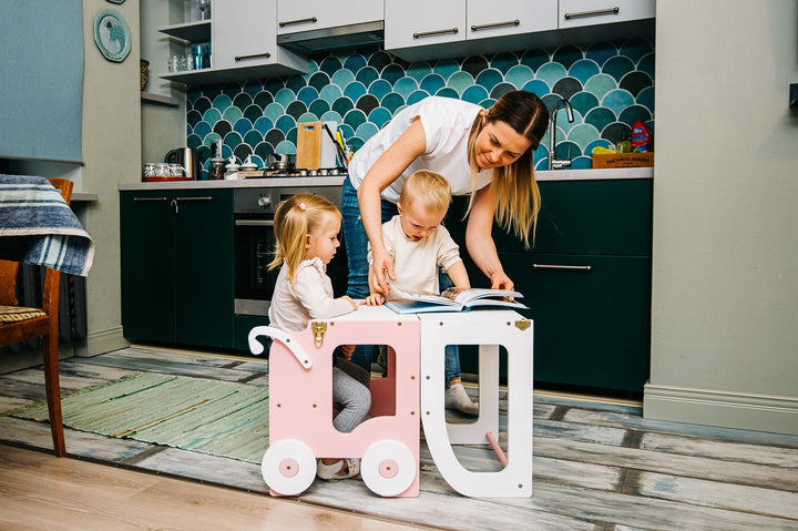 Montessori køkkentrappe til barn, pink og hvid