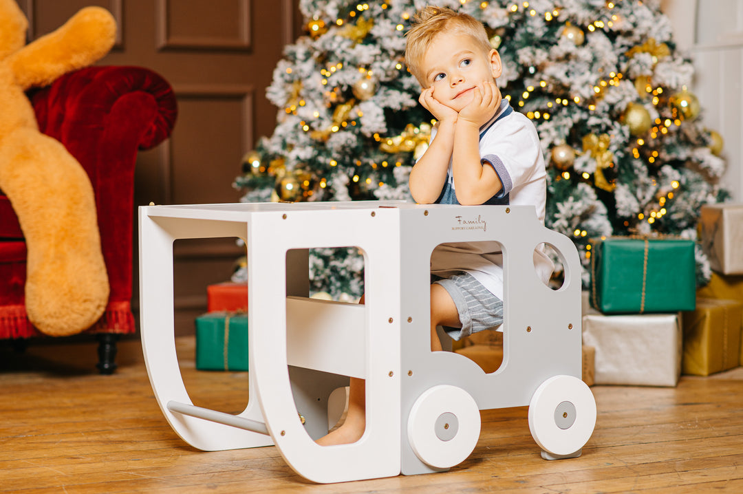 Køkkentrappe / montessori-læringstårn: bord, stol og trappe i ét til barn, hvid og grå