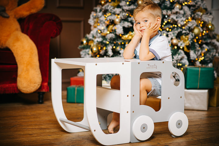 Køkkentrappe / montessori-læringstårn: bord, stol og trappe i ét til barn, hvid og grå