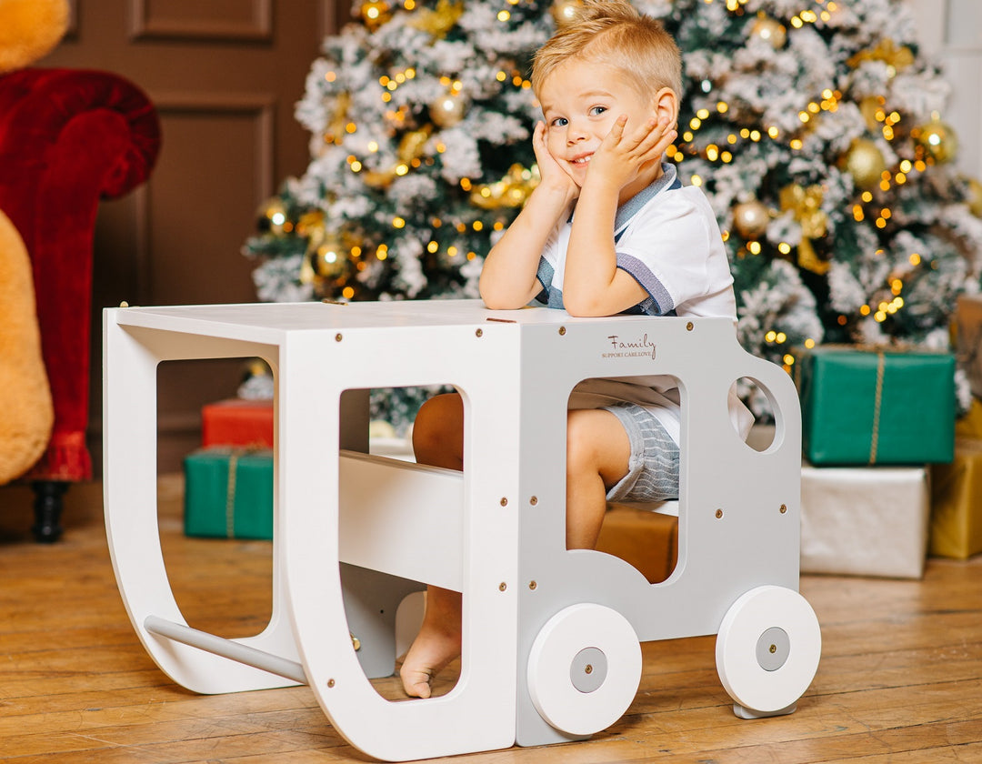Køkkentrappe / montessori-læringstårn: bord, stol og trappe i ét til barn, hvid og grå
