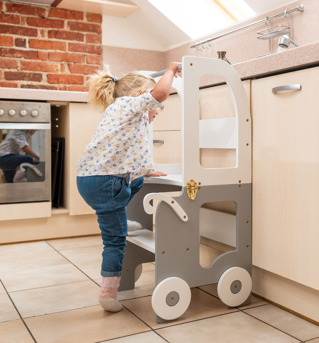 Montessori køkkentrappe til barn, hvid og grå