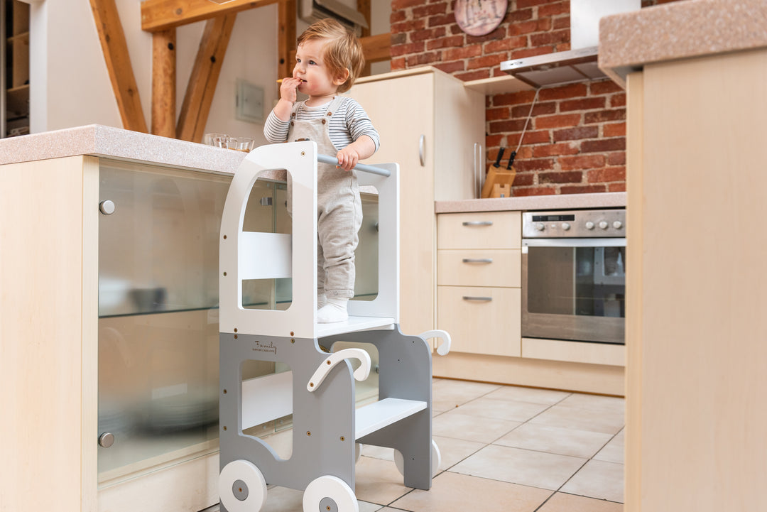 Montessori køkkentrappe til barn, hvid og grå