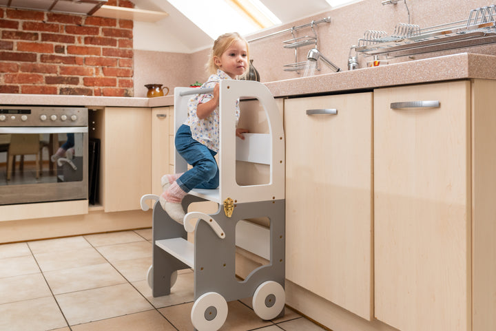 Montessori køkkentrappe til barn, hvid og grå