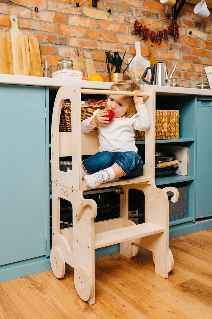 Montessori køkkentrappe til barn, voksbehandlet, naturfarvet