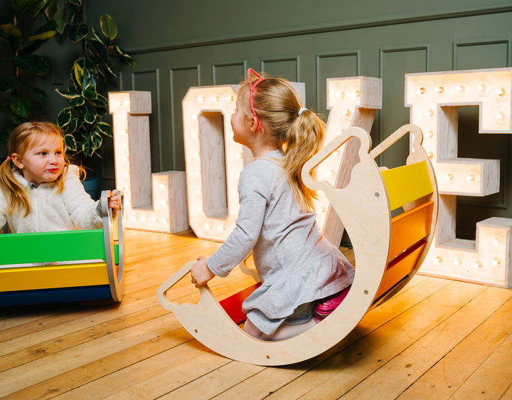 The Sway Rainbow, regnbuefarvet