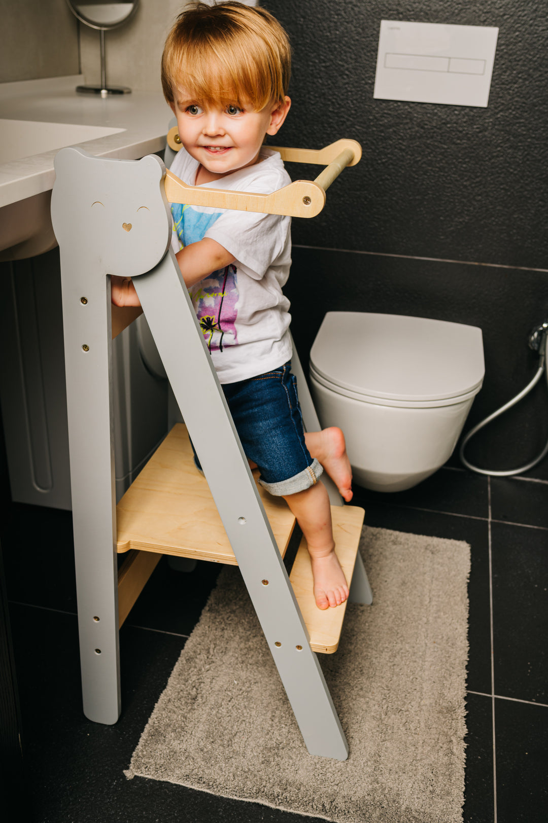 Trin-skammel til barn, grå og naturfarvet