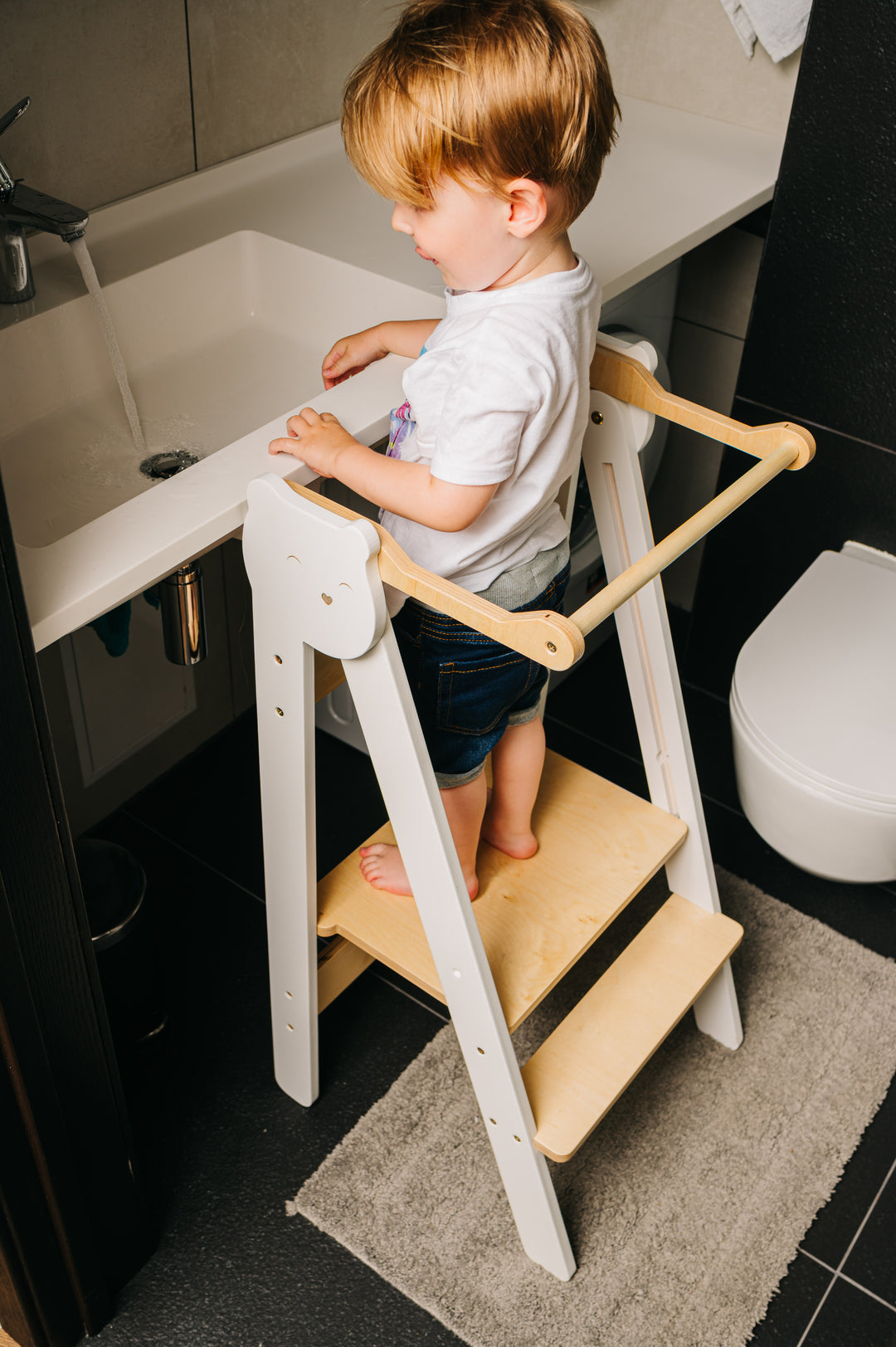 Trin-skammel til barn, grå og naturfarvet