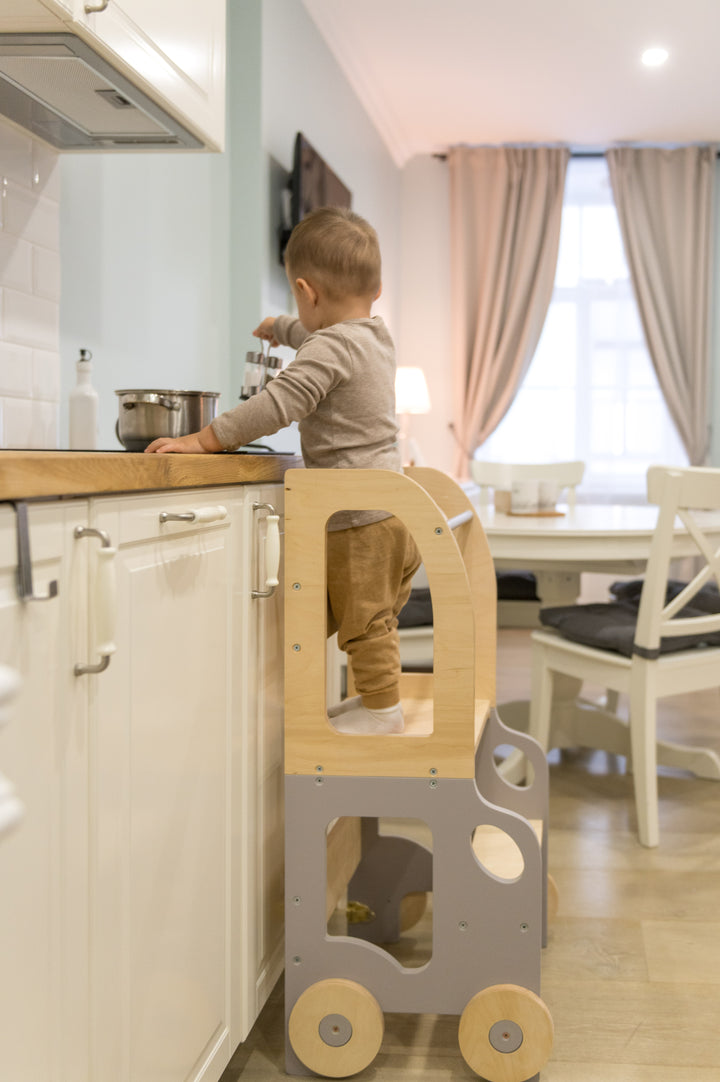 Køkkentrappe / montessori-læringstårn: bord, stol og trappe i ét til barn, khaki og naturfarvet