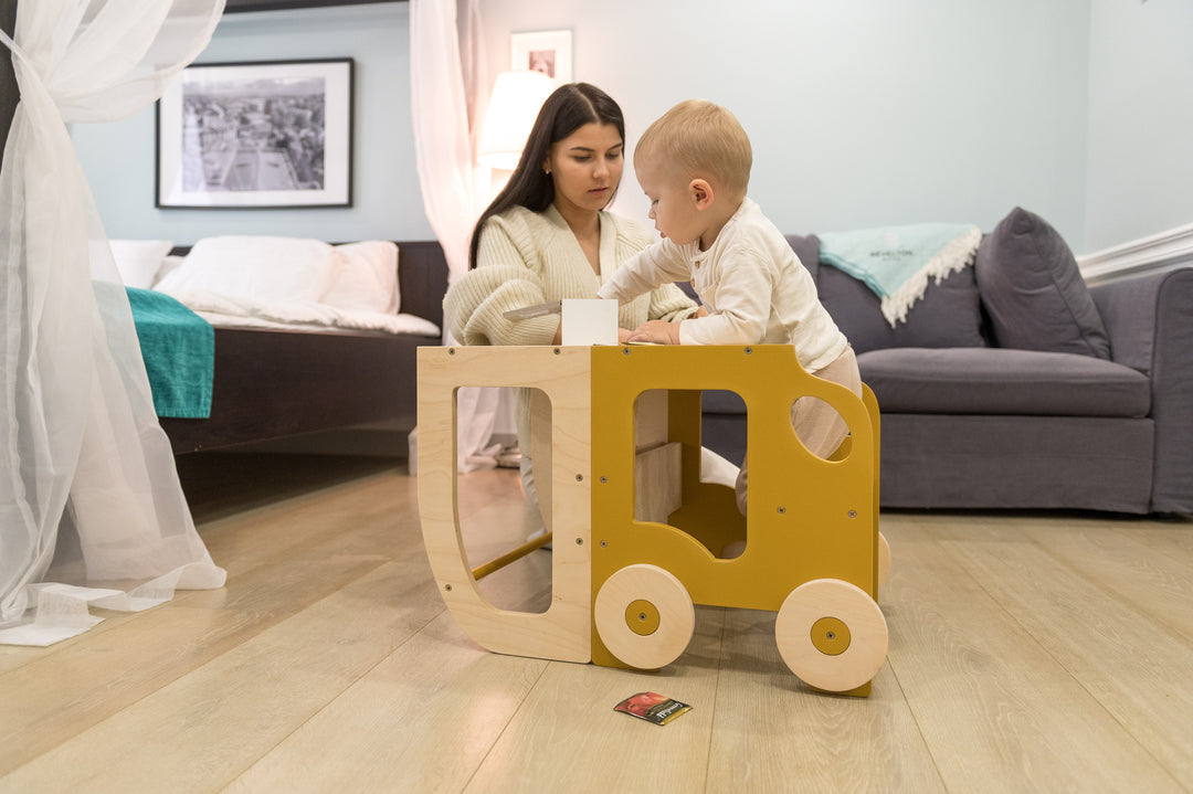 Køkkentrappe / montessori-læringstårn: bord, stol og trappe i ét til barn, safari og naturfarvet