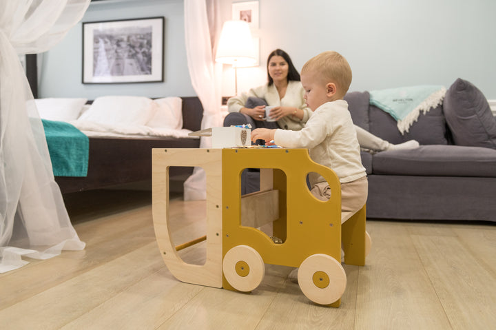 Køkkentrappe / montessori-læringstårn: bord, stol og trappe i ét til barn, safari og naturfarvet