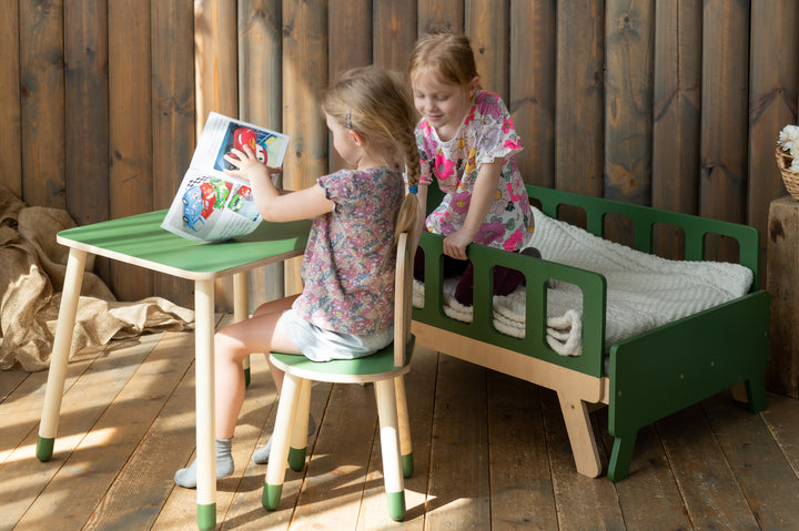 Bord og stol til barn med nuttet kaninøre-design, træ, khaki