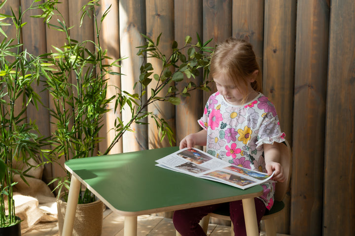 Bord og stol til barn med nuttet kaninøre-design, træ, khaki