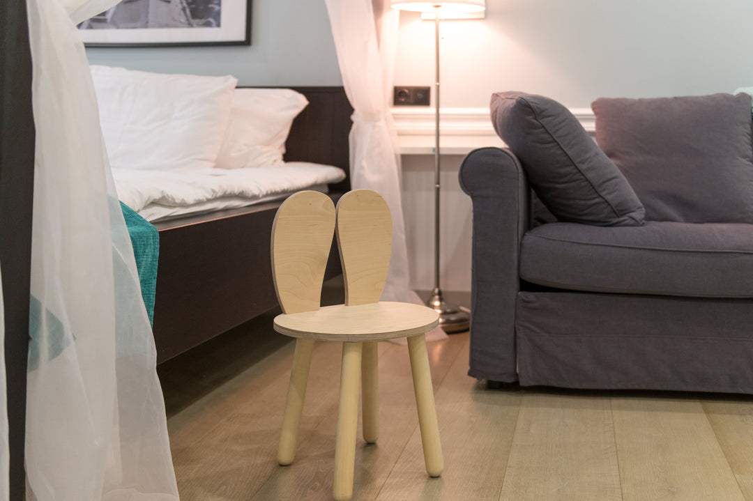 Bord og stol til barn med nuttet kaninøre-design, træ, naturfarvet