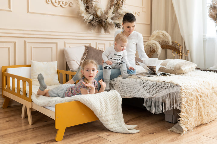 Smart børneseng der vokser med, safari-farve