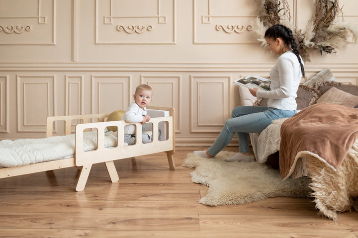 Smart børneseng der vokser med, naturfarvet