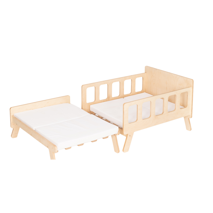 Smart børneseng der vokser med, naturfarvet