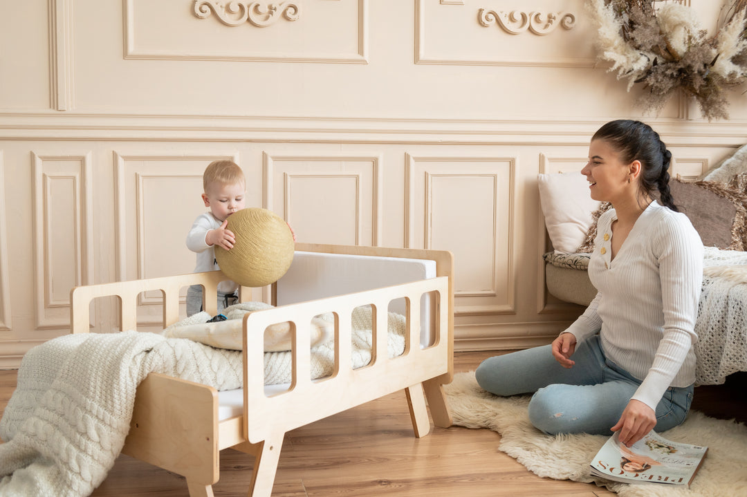 Smart børneseng der vokser med, naturfarvet