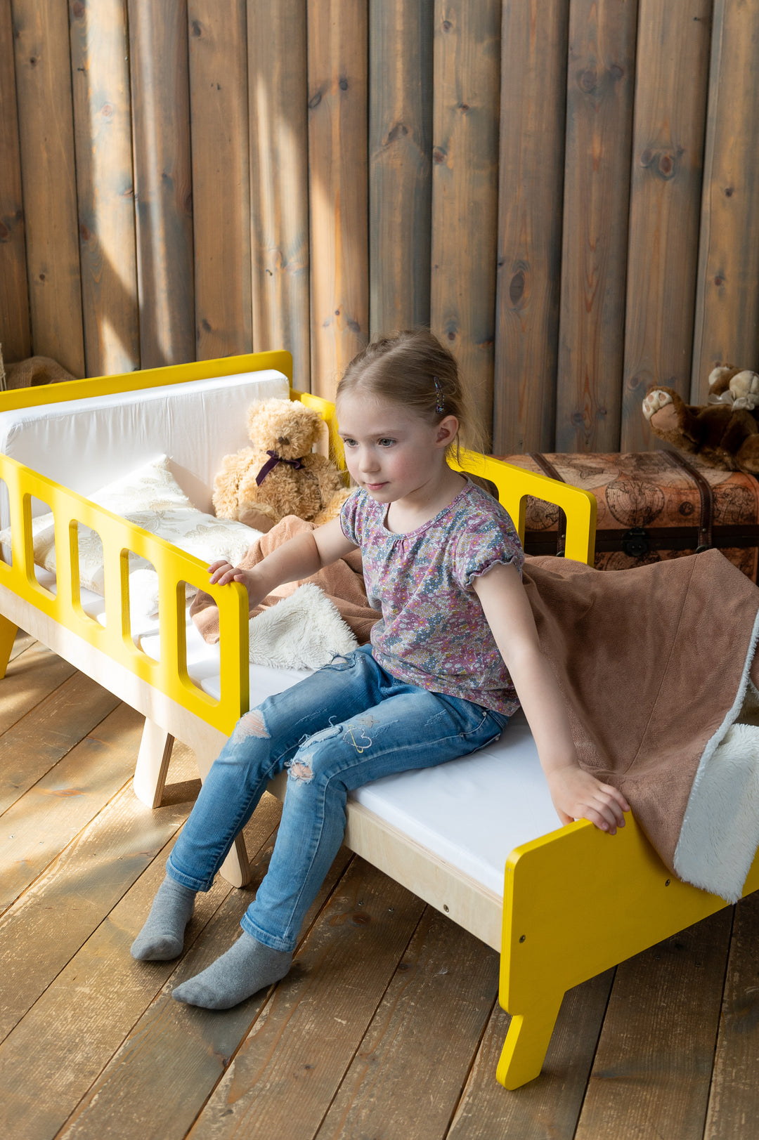 Smart børneseng der vokser med, gul