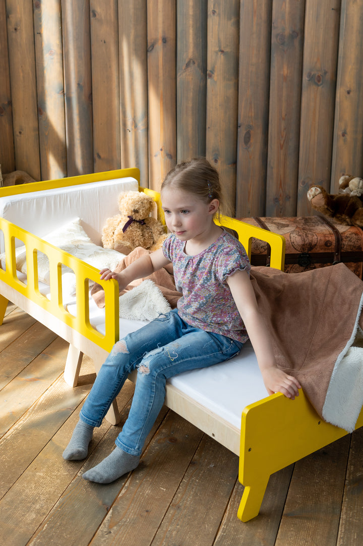 Smart børneseng der vokser med, gul