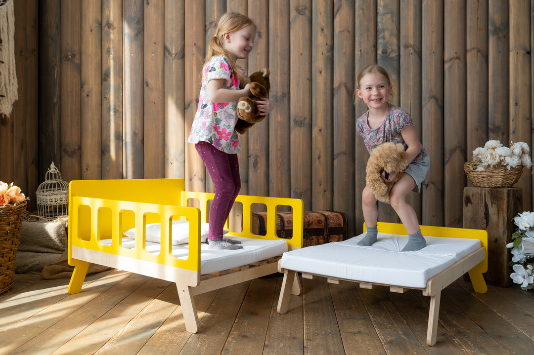 Smart børneseng der vokser med, gul