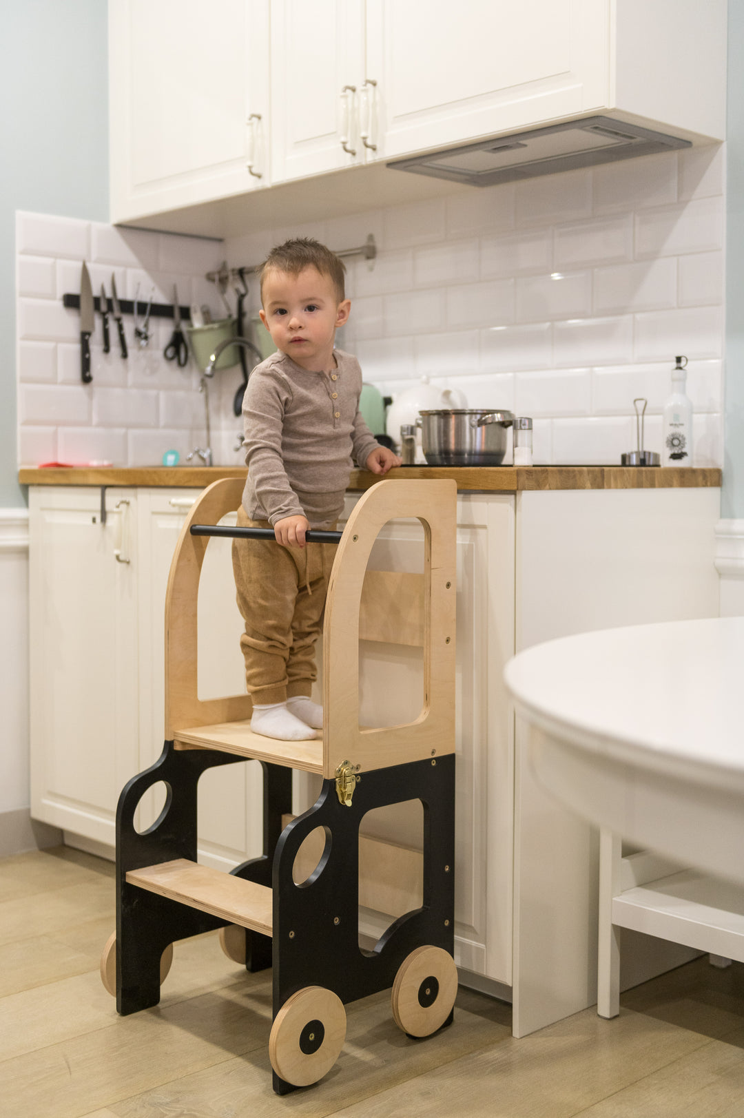 Køkkentrappe / montessori-læringstårn: bord, stol og trappe i ét til barn, sort og naturfarvet