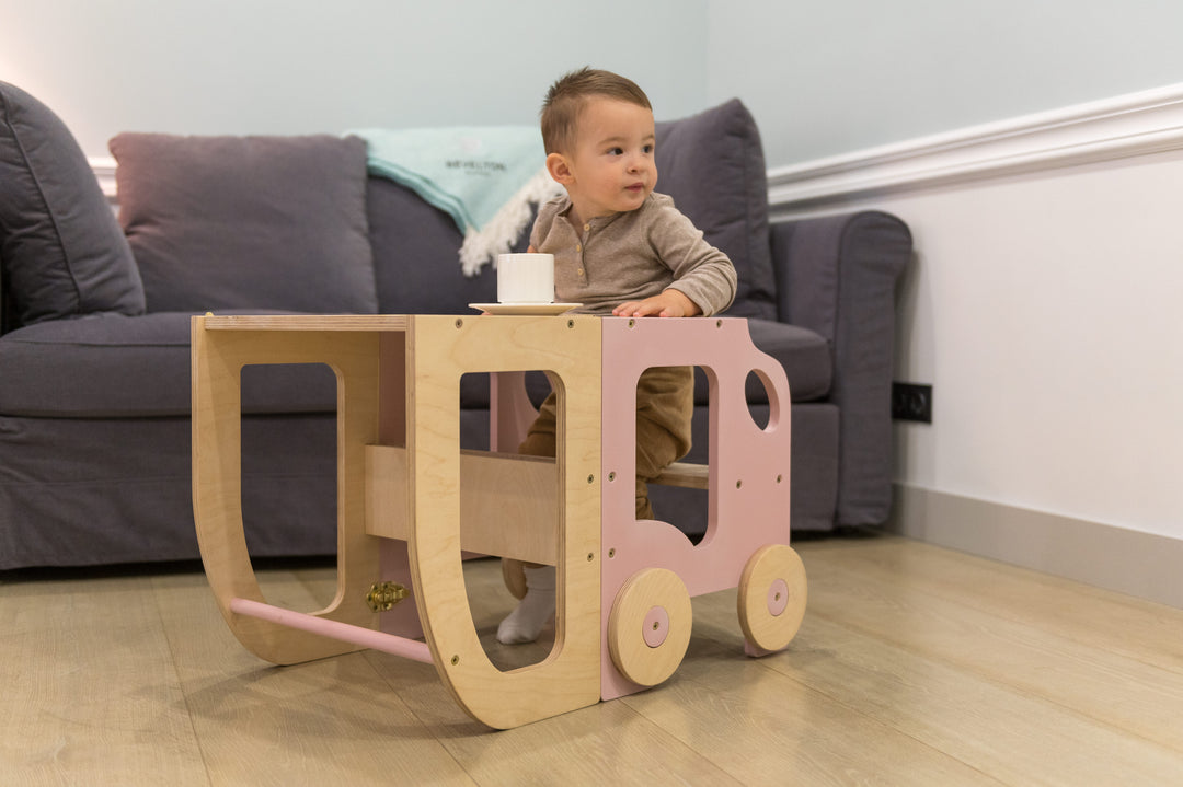 Køkkentrappe / montessori-læringstårn: bord, stol og trappe i ét til barn, pink og naturfarvet
