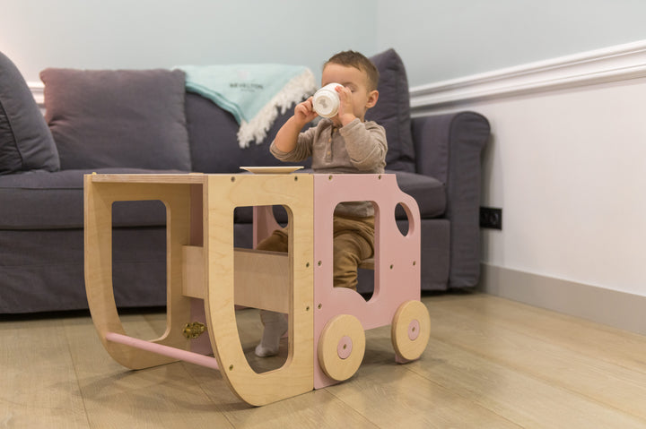 Køkkentrappe / montessori-læringstårn: bord, stol og trappe i ét til barn, pink og naturfarvet
