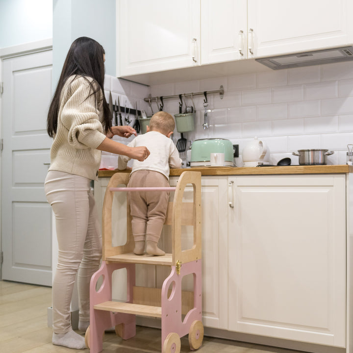 Køkkentrappe / montessori-læringstårn: bord, stol og trappe i ét til barn, pink og naturfarvet