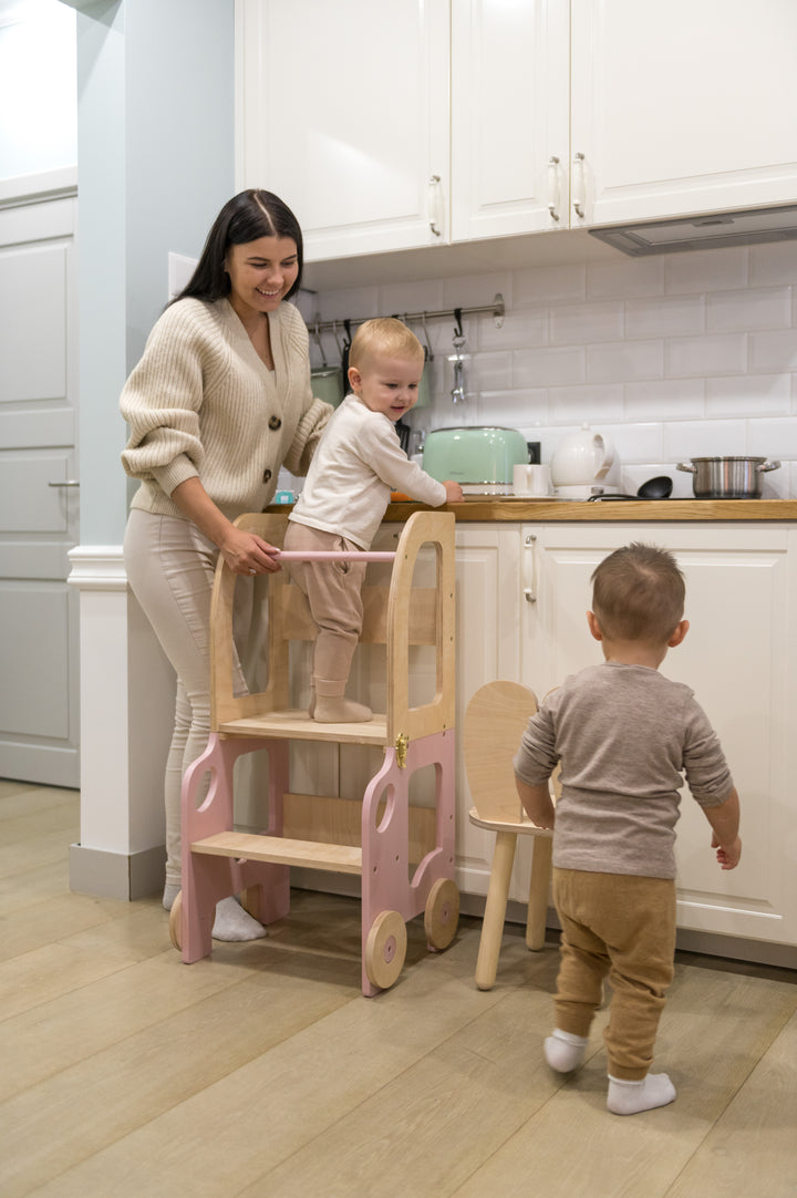 Køkkentrappe / montessori-læringstårn: bord, stol og trappe i ét til barn, pink og naturfarvet