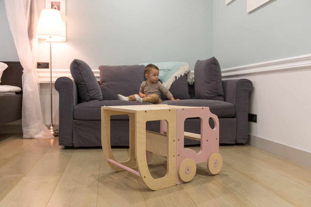 Køkkentrappe / montessori-læringstårn: bord, stol og trappe i ét til barn, pink og naturfarvet