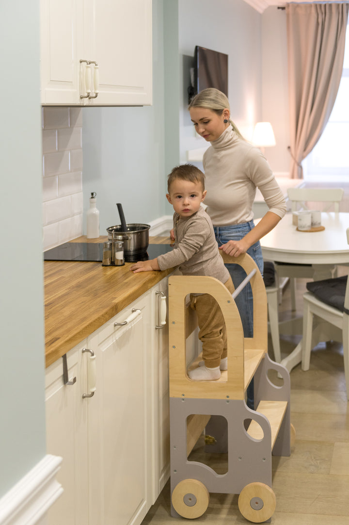 Køkkentrappe / montessori-læringstårn: bord, stol og trappe i ét til barn, grå og naturfarvet