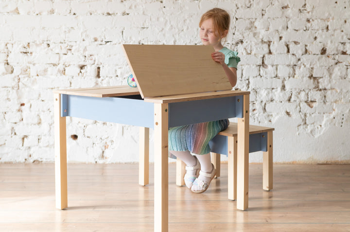 Sæt med smart opbevaringsbord og stol til barn, naturfarvet og støvet blå
