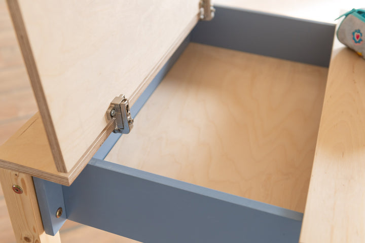 Sæt med smart opbevaringsbord og stol til barn, naturfarvet og støvet blå