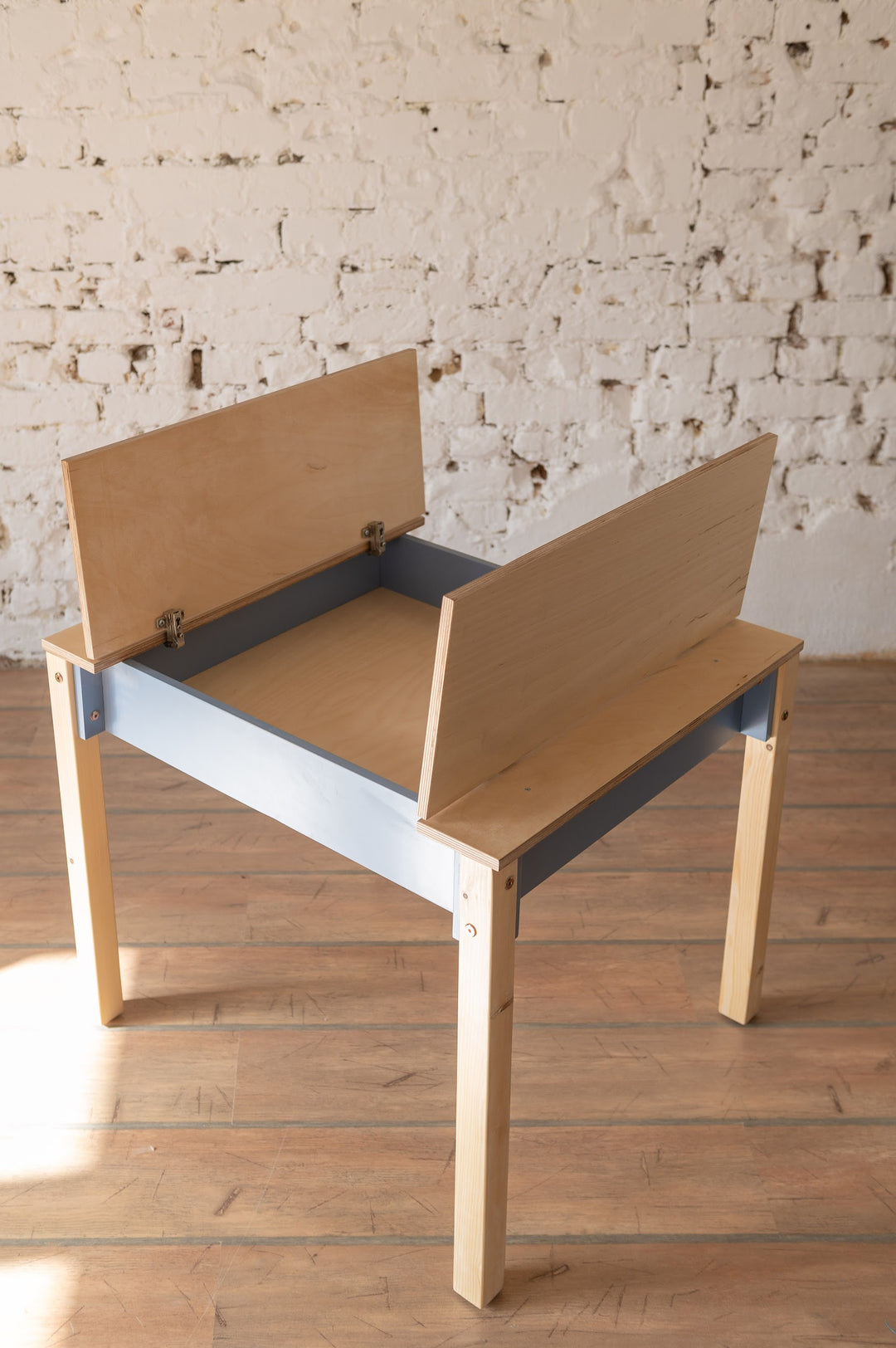 Sæt med smart opbevaringsbord og stol til barn, naturfarvet og støvet blå